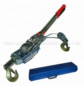 Лебедка угловая (трос) 2.5тн в кейсе 26445